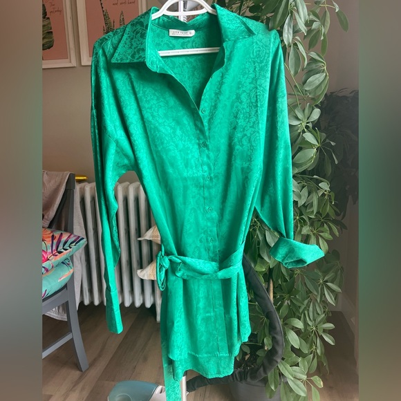 Silky Emerald green dress, size lrg - Picture 2 of 3